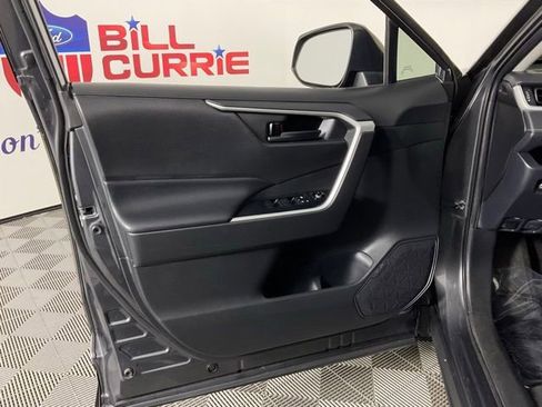 Used 2020 Toyota RAV4 LE image 11