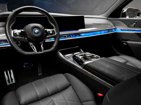 Used 2024 BMW i7 M70 AWD/4WD image 2