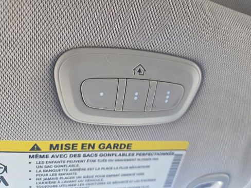 Used 2018 Chrysler Pacifica Limited image 27