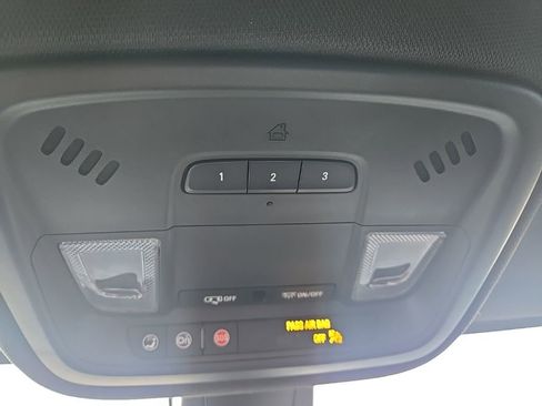 Used 2022 Chevrolet Traverse RS image 66