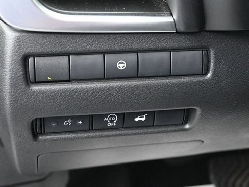 Used 2025 Nissan Rogue SV FWD image 19