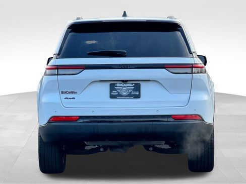 Used 2023 Jeep Grand Cherokee Altitude AWD/4WD image 6