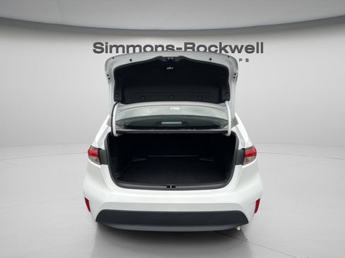 Used 2025 Toyota Corolla LE image 10