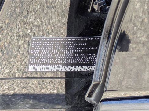 Used 2023 Volkswagen Tiguan SE image 25