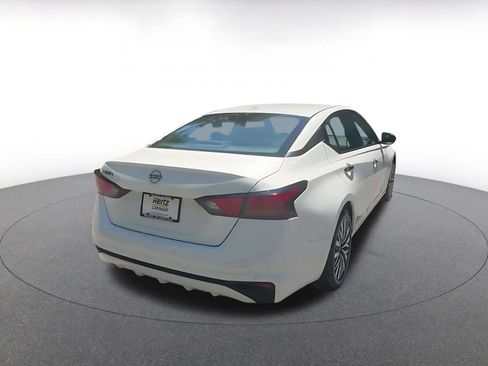 Used 2025 Nissan Altima 2.5 SV FWD image 15