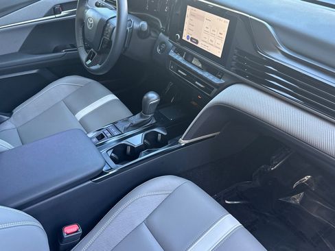 Used 2025 Toyota Camry SE image 31