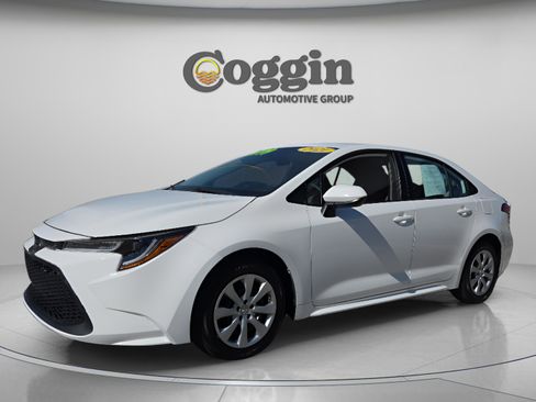 Used 2021 Toyota Corolla LE image 1