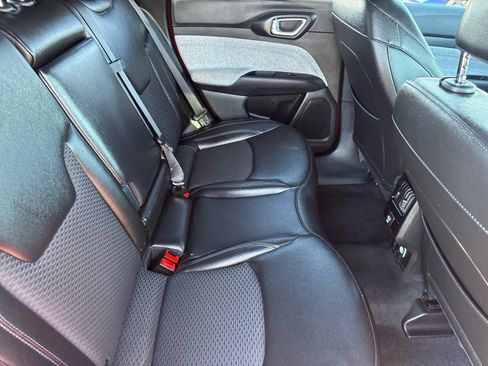 Used 2025 Jeep Compass Latitude image 31