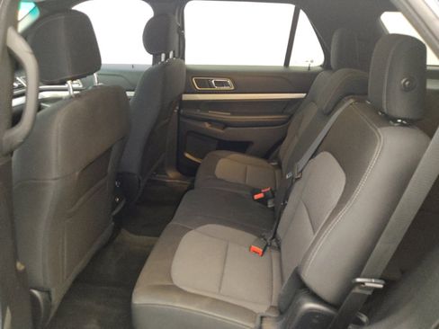 Used 2017 Ford Explorer XLT FWD image 18