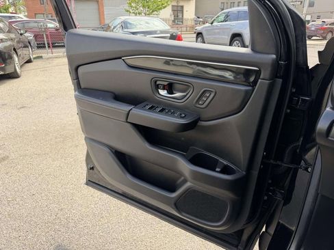 Used 2025 Honda Pilot EX-L image 25