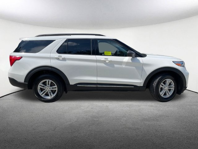 Used 2022 Ford Explorer XLT w/ Equipment Group 202A AWD/4WD image 16