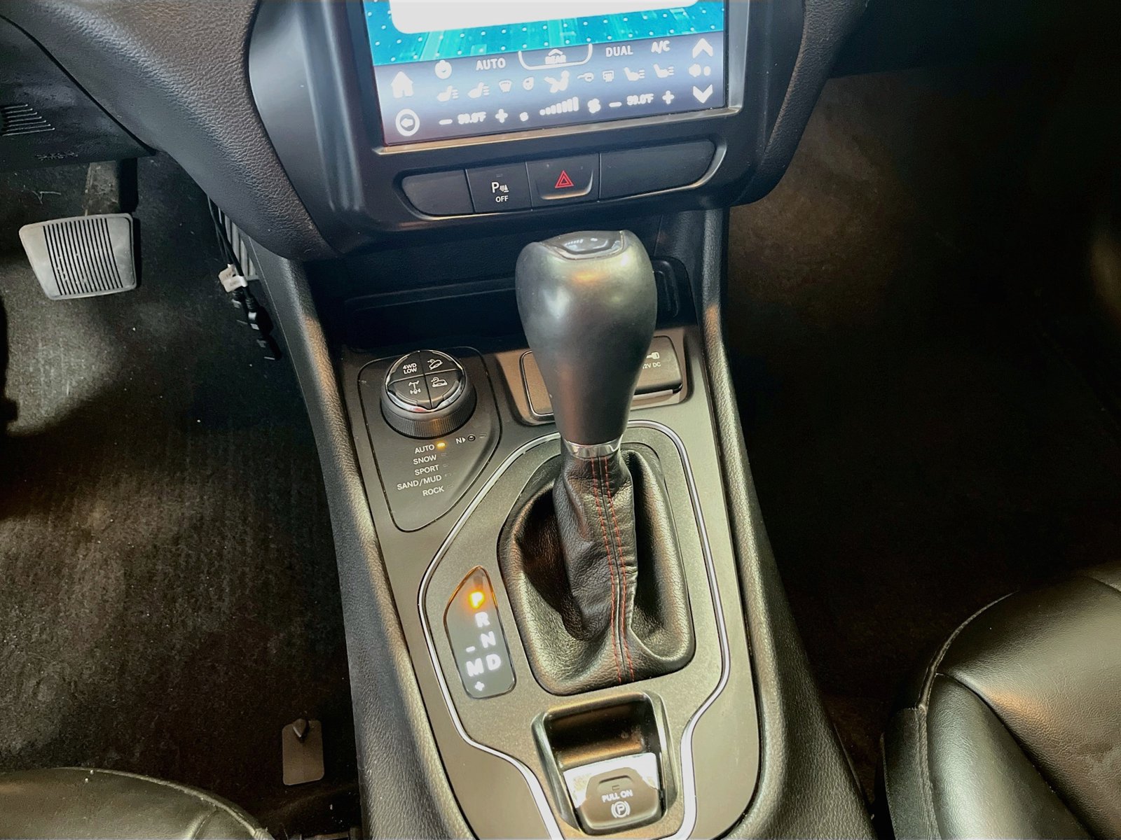 Used 2019 Jeep Cherokee Trailhawk w/ Cold Weather Group AWD/4WD image 17