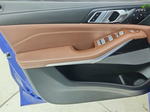 Used 2025 BMW X7 M60i image 40