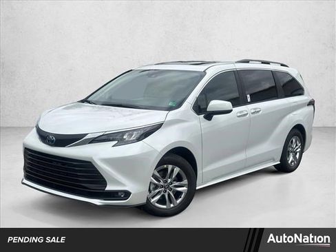 Certified 2025 Toyota Sienna XLE w/ XLE Plus Package image 1