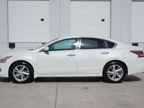 Used 2015 Nissan Altima 2.5 SV FWD image 6