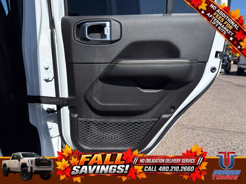 Used 2024 Jeep Wrangler Unlimited Sahara w/ Technology Group AWD/4WD image 27