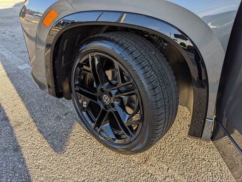 New 2026 Volkswagen Tiguan SE R-Line image 28