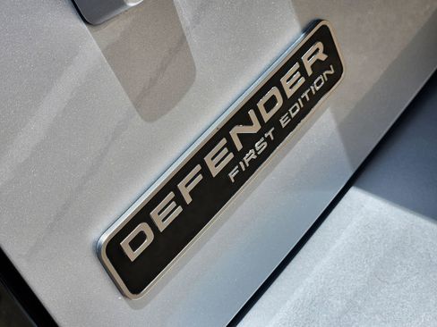 Used 2020 Land Rover Defender 110 First Edition AWD/4WD image 18
