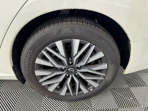 Used 2025 Nissan Altima 2.5 SV FWD image 12
