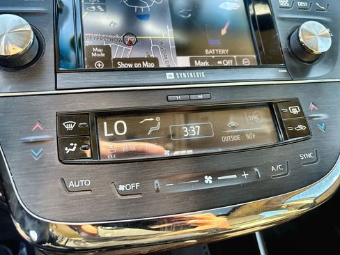 Used 2014 Toyota Avalon Limited w/ Technology Package FWD image 17
