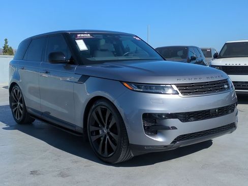 Used 2024 Land Rover Range Rover Sport SE AWD/4WD image 3