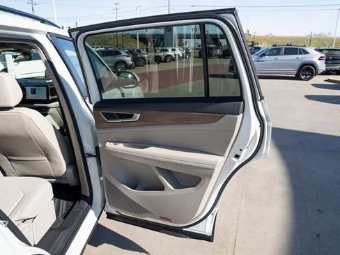 New 2026 Volkswagen Atlas SE image 13