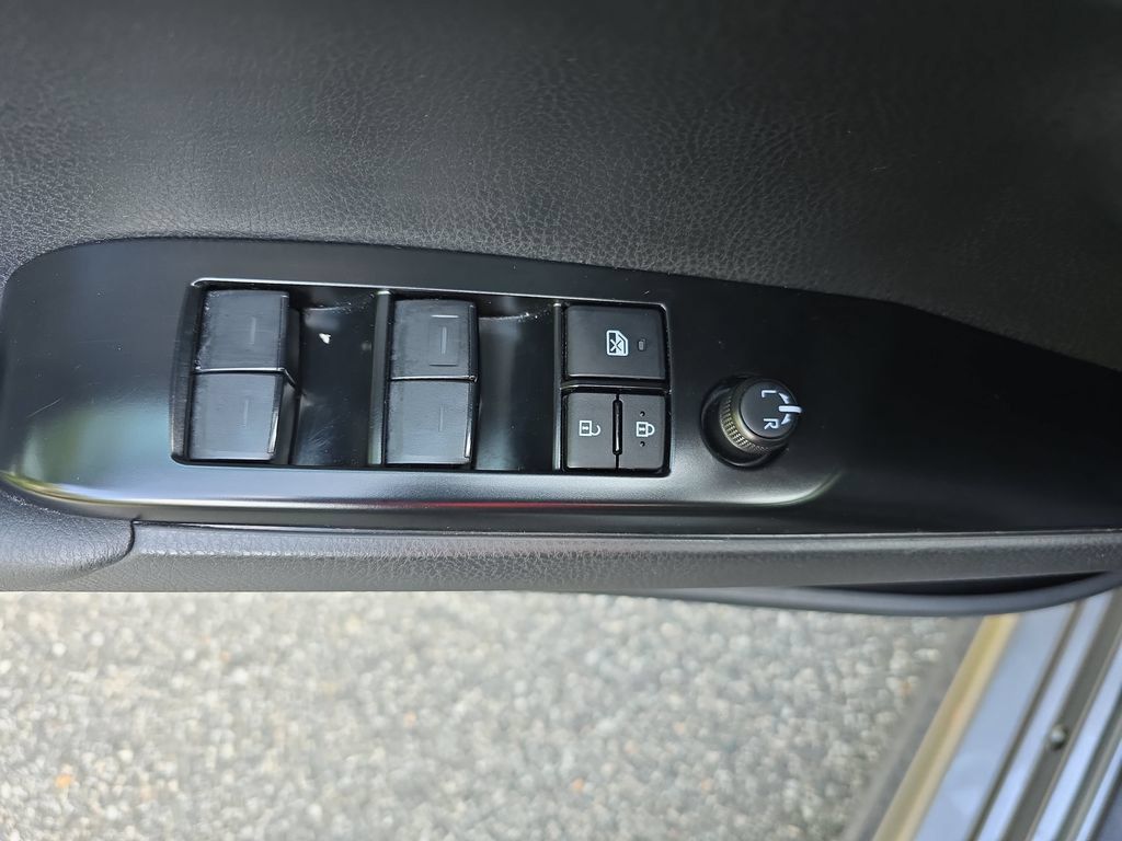 Used 2026 Toyota Camry SE FWD image 26