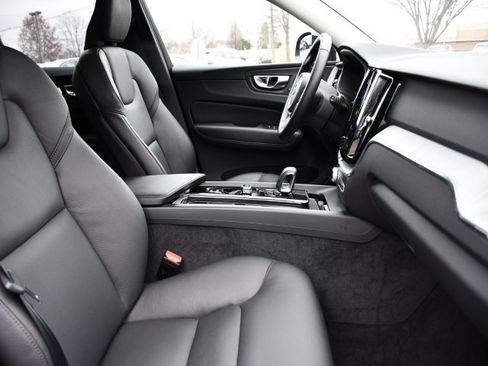 Certified 2025 Volvo XC60 B5 Plus image 30