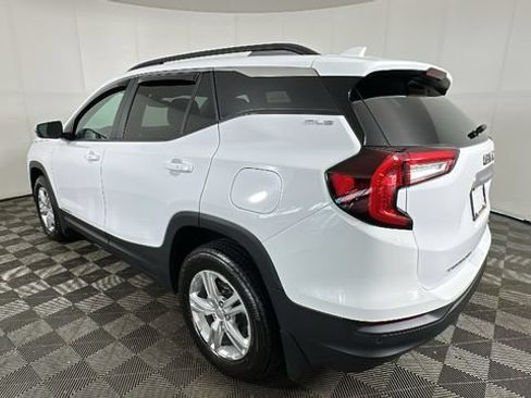 Used 2024 GMC Terrain SLE w/ Driver Convenience Package AWD/4WD image 4