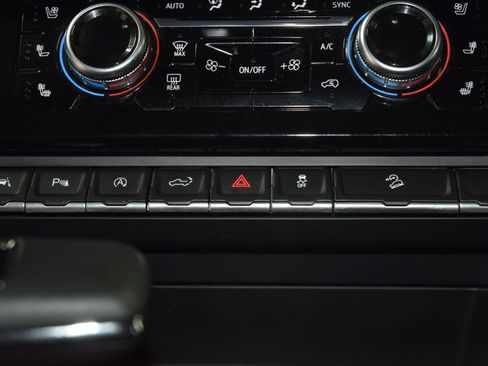 Used 2023 GMC Sierra 1500 AT4 w/ AT4 Premium Package AWD/4WD image 32