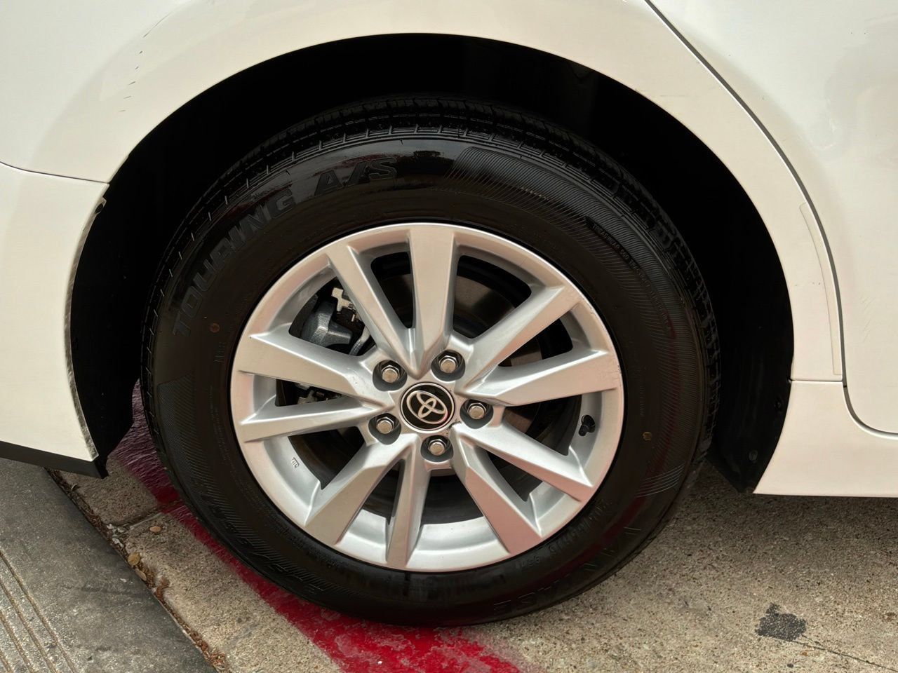 Used 2025 Toyota Camry LE FWD image 9