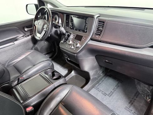 Used 2019 Toyota Sienna SE w/ SE Preferred Package AWD/4WD image 22