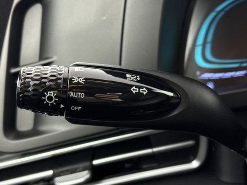 Used 2025 Hyundai Elantra Sport FWD image 23