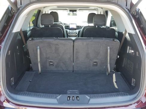 Used 2022 Ford Explorer XLT w/ Equipment Group 202A AWD/4WD image 11