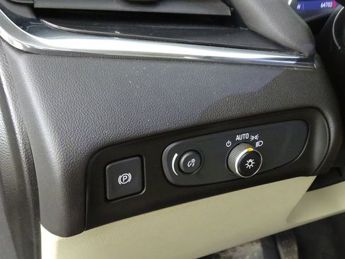 Used 2020 Buick Enclave Essence w/ LPO, Luxury Package image 18