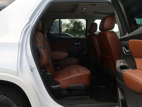 Used 2021 Chevrolet Traverse High Country FWD image 24