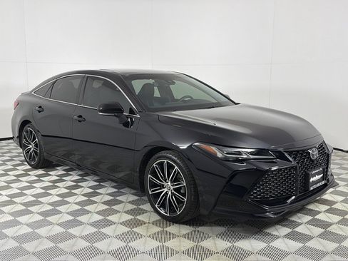 Used 2022 Toyota Avalon Touring w/ Advanced Safety Package image 3