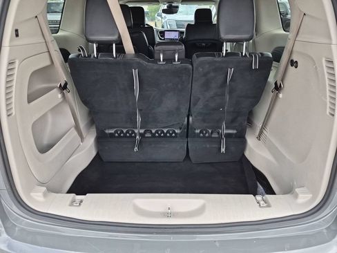 Used 2022 Chrysler Pacifica Touring-L FWD image 39