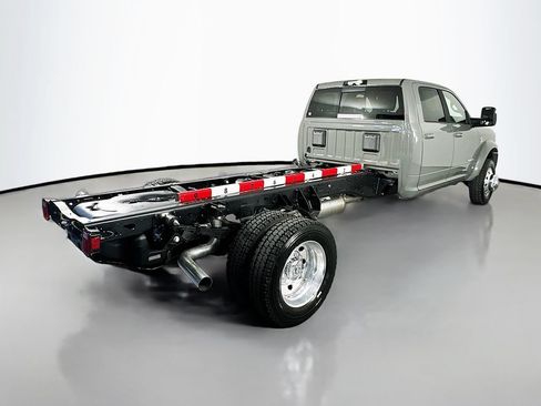 New 2026 RAM 5500 4x4 Crew Cab w/ Laramie Trim Package image 7