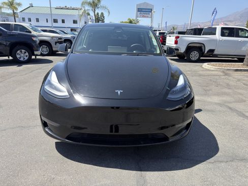 Used 2022 Tesla Model Y Performance AWD/4WD image 3