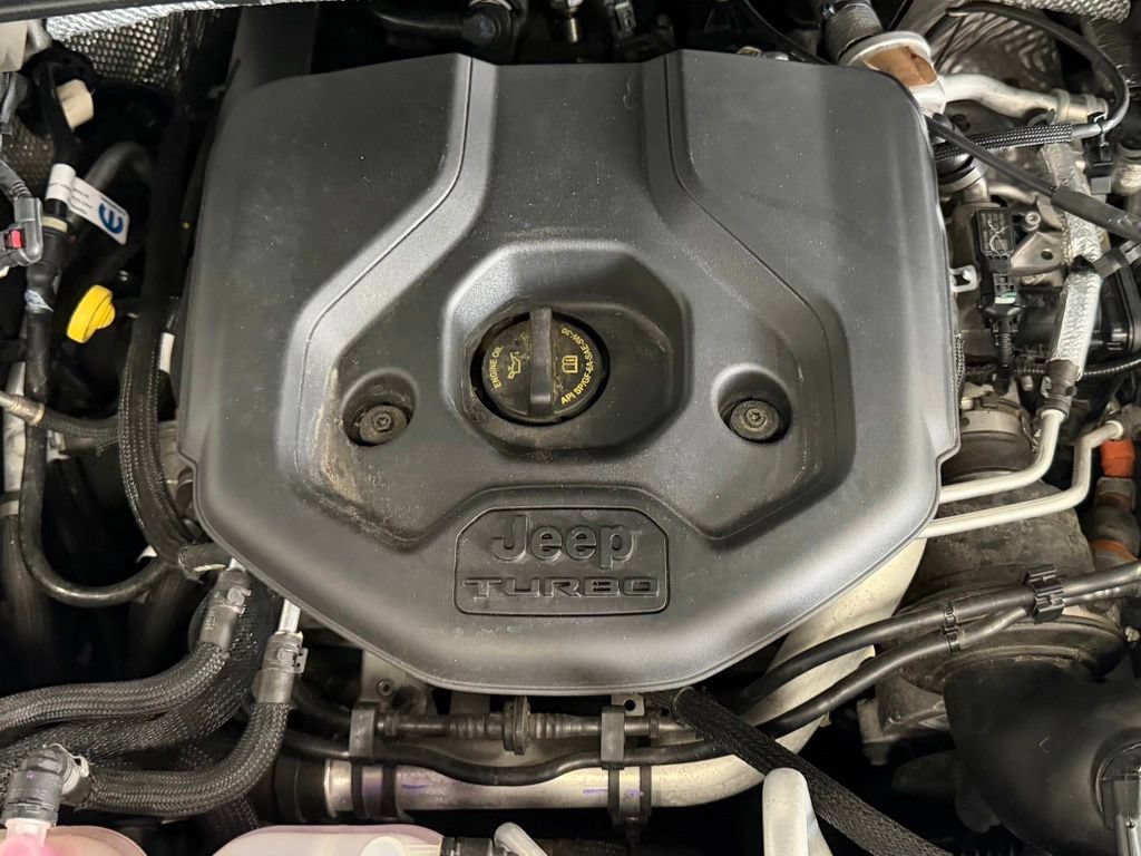 Used 2023 Jeep Grand Cherokee Overland AWD/4WD image 9