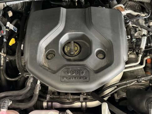Used 2023 Jeep Grand Cherokee Overland AWD/4WD image 9