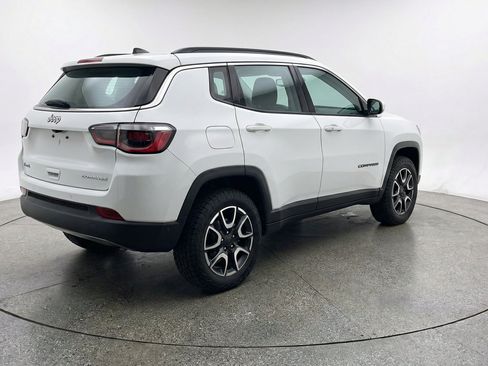 Used 2025 Jeep Compass Trailhawk AWD/4WD image 9