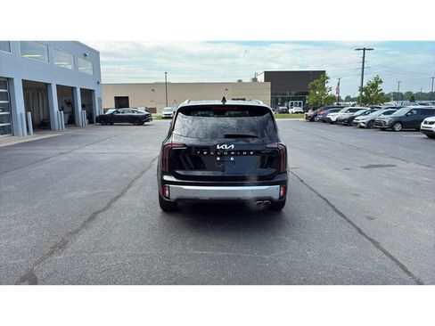 Used 2024 Kia Telluride EX w/ EX Captain's Chair Package FWD image 6