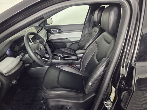 Certified 2025 Jeep Compass Limited image 11