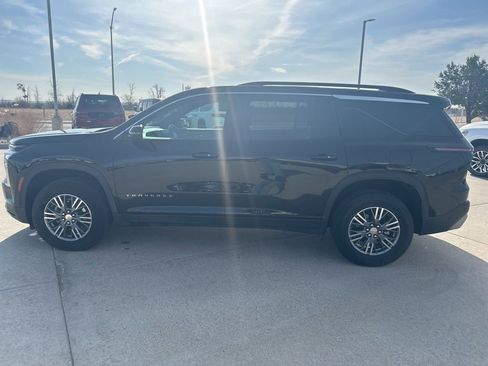 Used 2026 Chevrolet Traverse LT AWD/4WD image 2