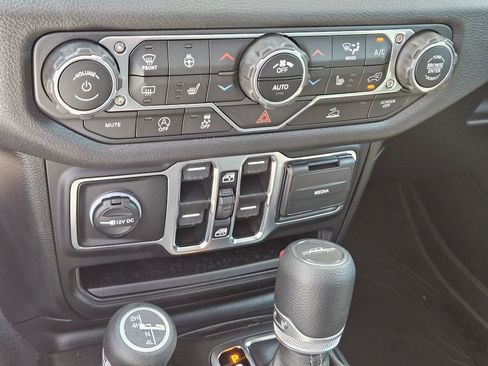 New 2025 Jeep Gladiator Sport AWD/4WD image 17