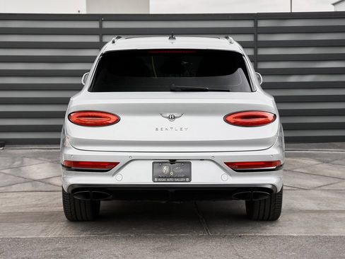 Used 2023 Bentley Bentayga Extended Wheelbase image 14