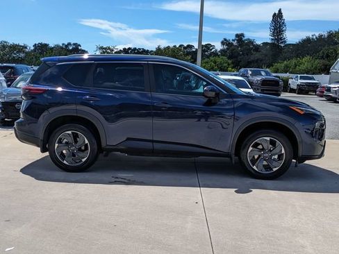 Used 2024 Nissan Rogue SV w/ SV Premium Package FWD image 3