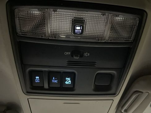 Used 2018 Toyota 4Runner SR5 AWD/4WD image 29